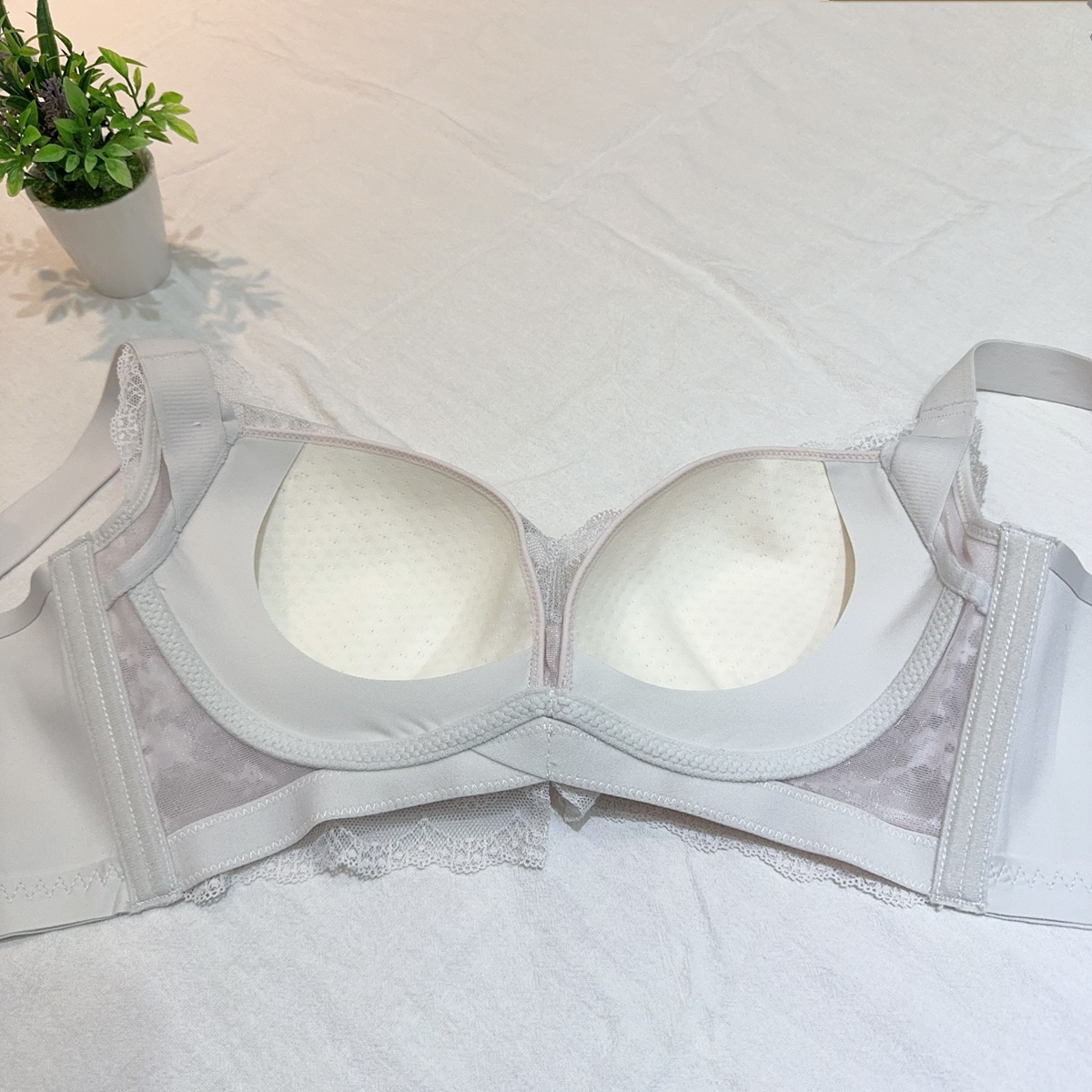 法式浪漫碎花蕾絲超薄乳膠杯大胸顯小聚攏上托調整型內衣