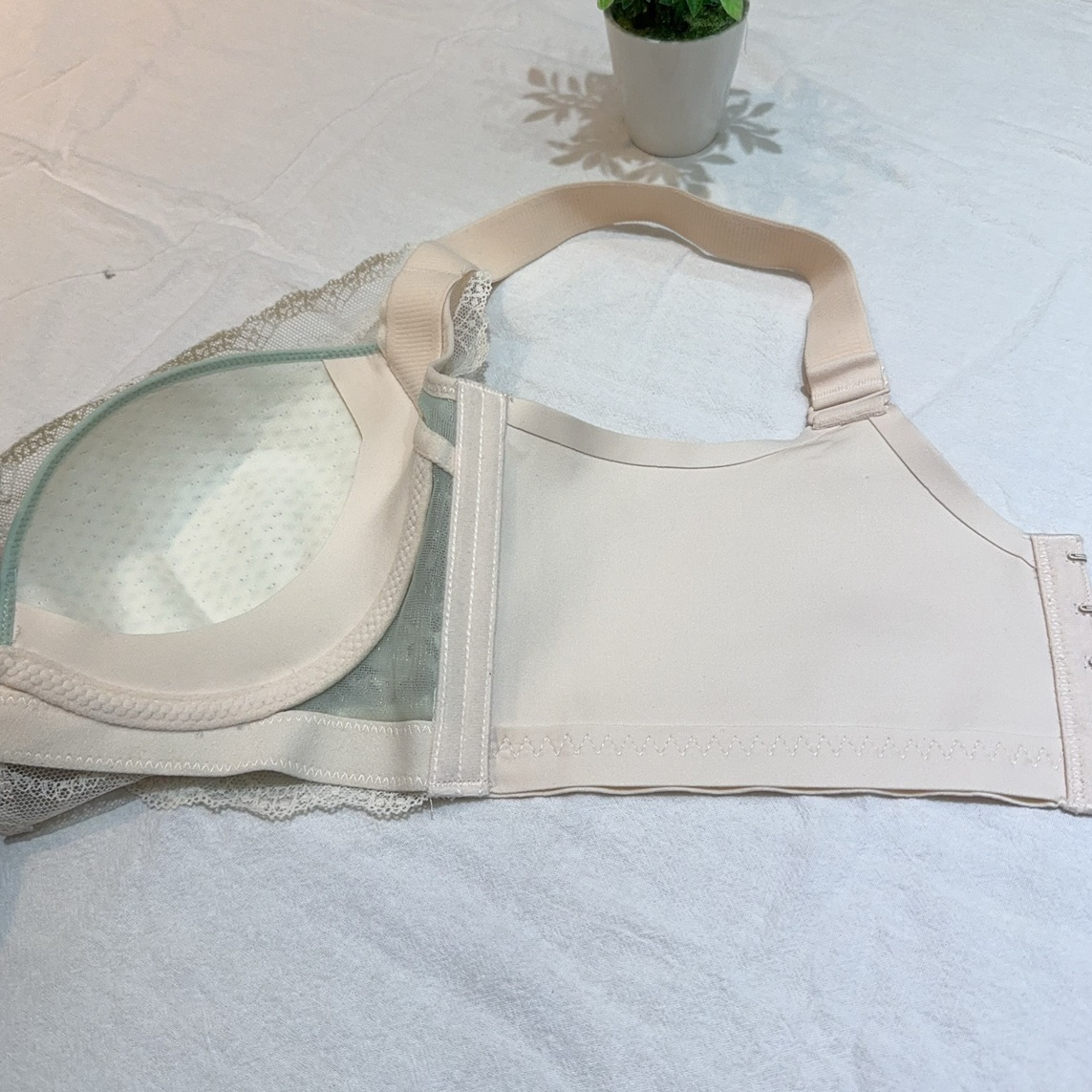 法式浪漫碎花蕾絲超薄乳膠杯大胸顯小聚攏上托調整型內衣