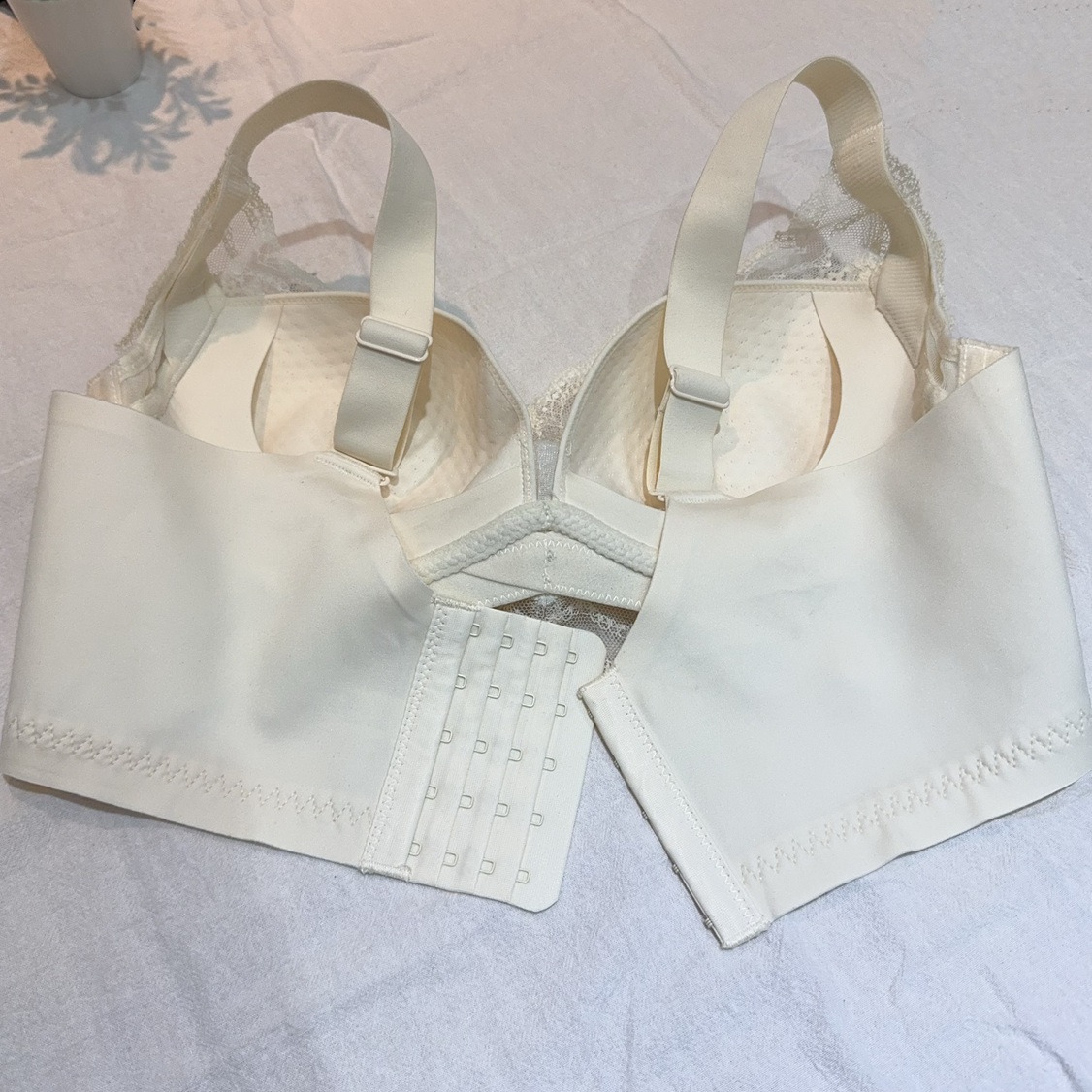 法式浪漫碎花蕾絲超薄乳膠杯大胸顯小聚攏上托調整型內衣